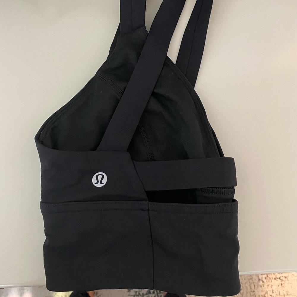 Black lululemon sports bra